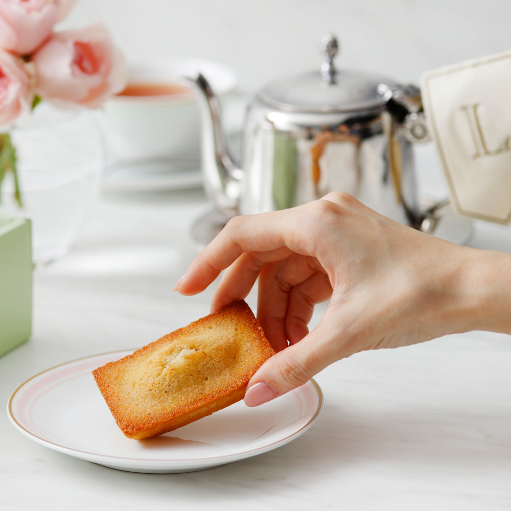 LADUREE(ラデュレ)コフレ・フィナンシェ 18個入り