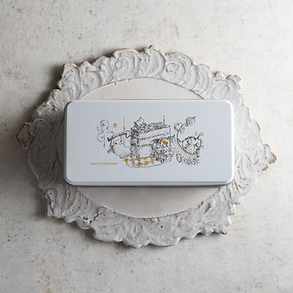 LIFE IS PATISSIER　クッキー缶